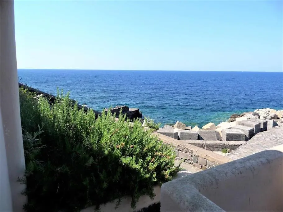 Villa Casa Lemon - On The Scalo Galera Port In Malfa Italie